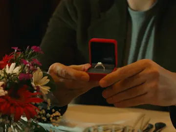 Una agria proposición sin final feliz: “No llevaré esta sortija hasta que no esté segura de que me quieres” Una agria proposición sin final feliz: “No llevaré esta sortija hasta que no esté segura de que me quieres”