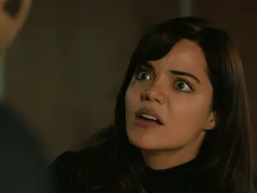 Züleyha a Demir: “¿Qué dirán cuando se enteren que te casaste con la prometida de tu chofer?” Züleyha a Demir: “¿Qué dirán cuando se enteren que te casaste con la prometida de tu chofer?”