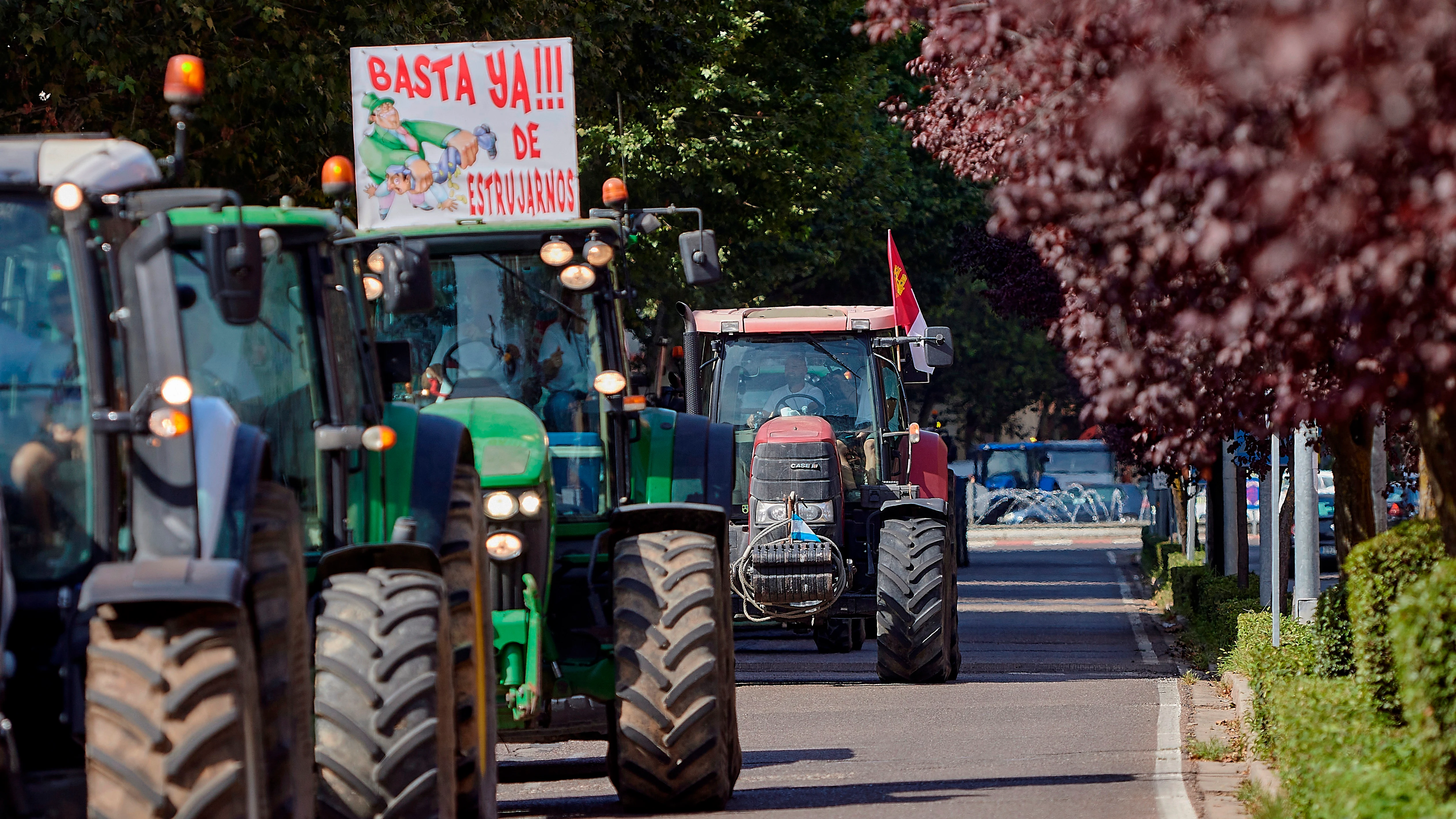 Ganaderos protestan por un precio de la leche justo Ganaderos protestan por un precio de la leche justo