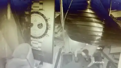 Robo por alunizaje en una joyería de la Plaza Mayor de Salamanca Robo por alunizaje en una joyería de la Plaza Mayor de Salamanca