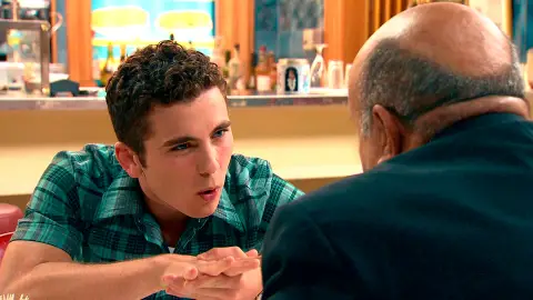 Manolín, desbordado de ilusión, se reúne con Germán para enseñarle sus ideas Manolín, desbordado de ilusión, se reúne con Germán para enseñarle sus ideas