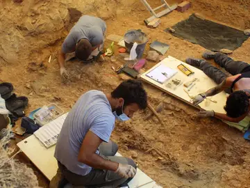 Encuentran restos óseos de tres muertos por la represión franquista en Badajoz Encuentran restos óseos de tres muertos por la represión franquista en Badajoz