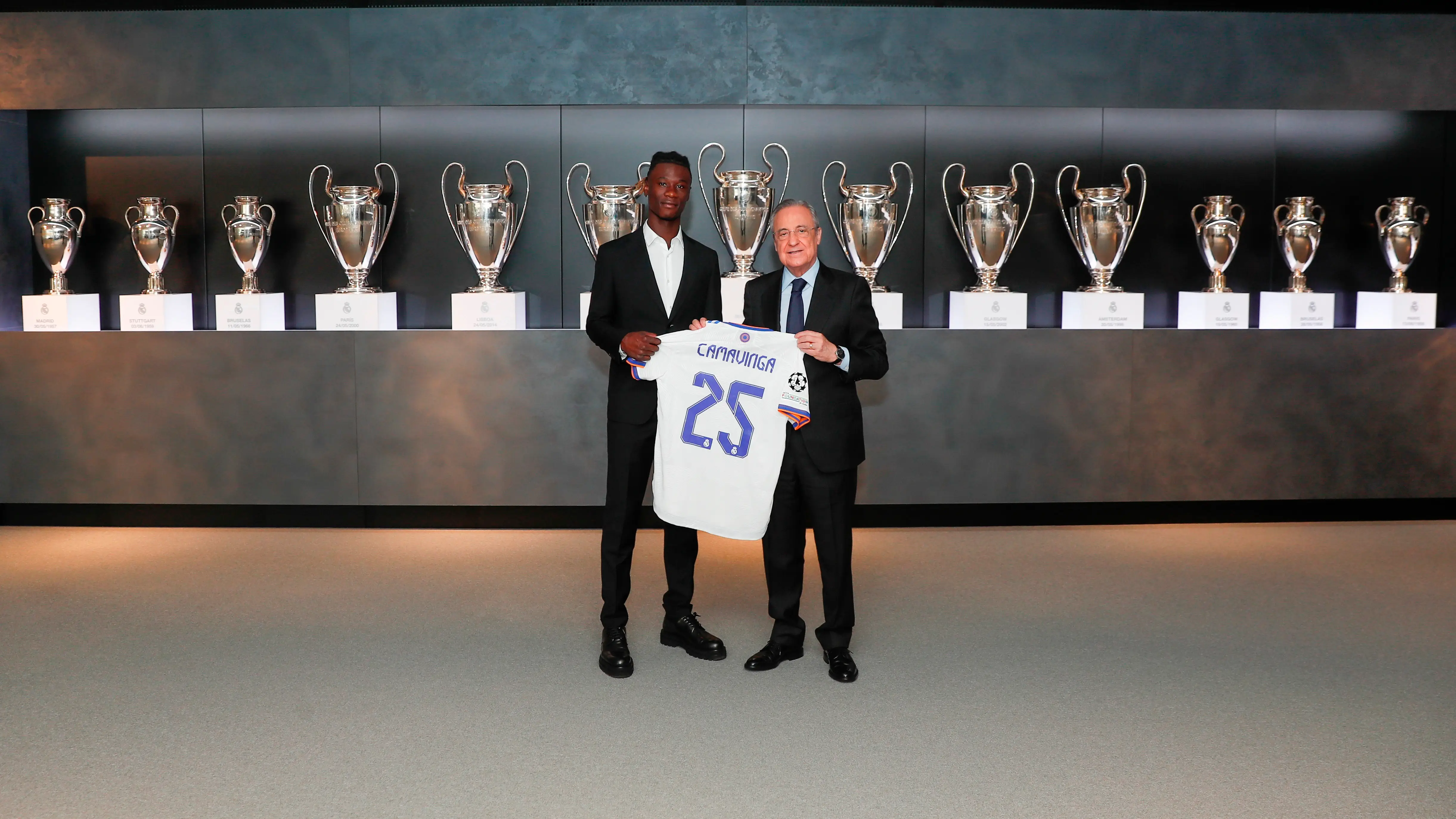 Eduardo Camavinga, en su presentación: "Cuando supe que podría fichar por el Real Madrid no me lo pensé" Eduardo Camavinga, en su presentación: "Cuando supe que podría fichar por el Real Madrid no me lo pensé"