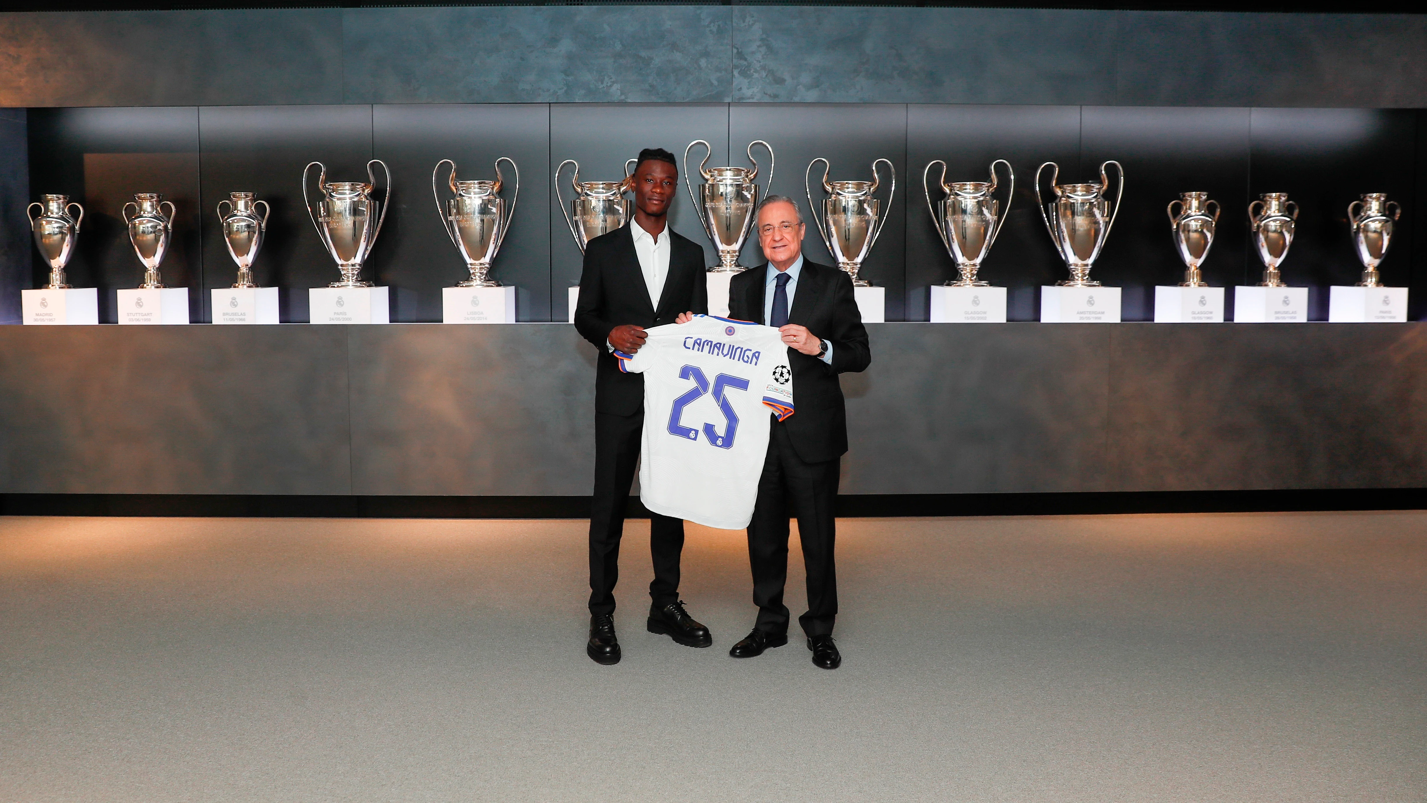 Eduardo Camavinga, en su presentación: "Cuando supe que podría fichar por el Real Madrid no me lo pensé" Eduardo Camavinga, en su presentación: "Cuando supe que podría fichar por el Real Madrid no me lo pensé"