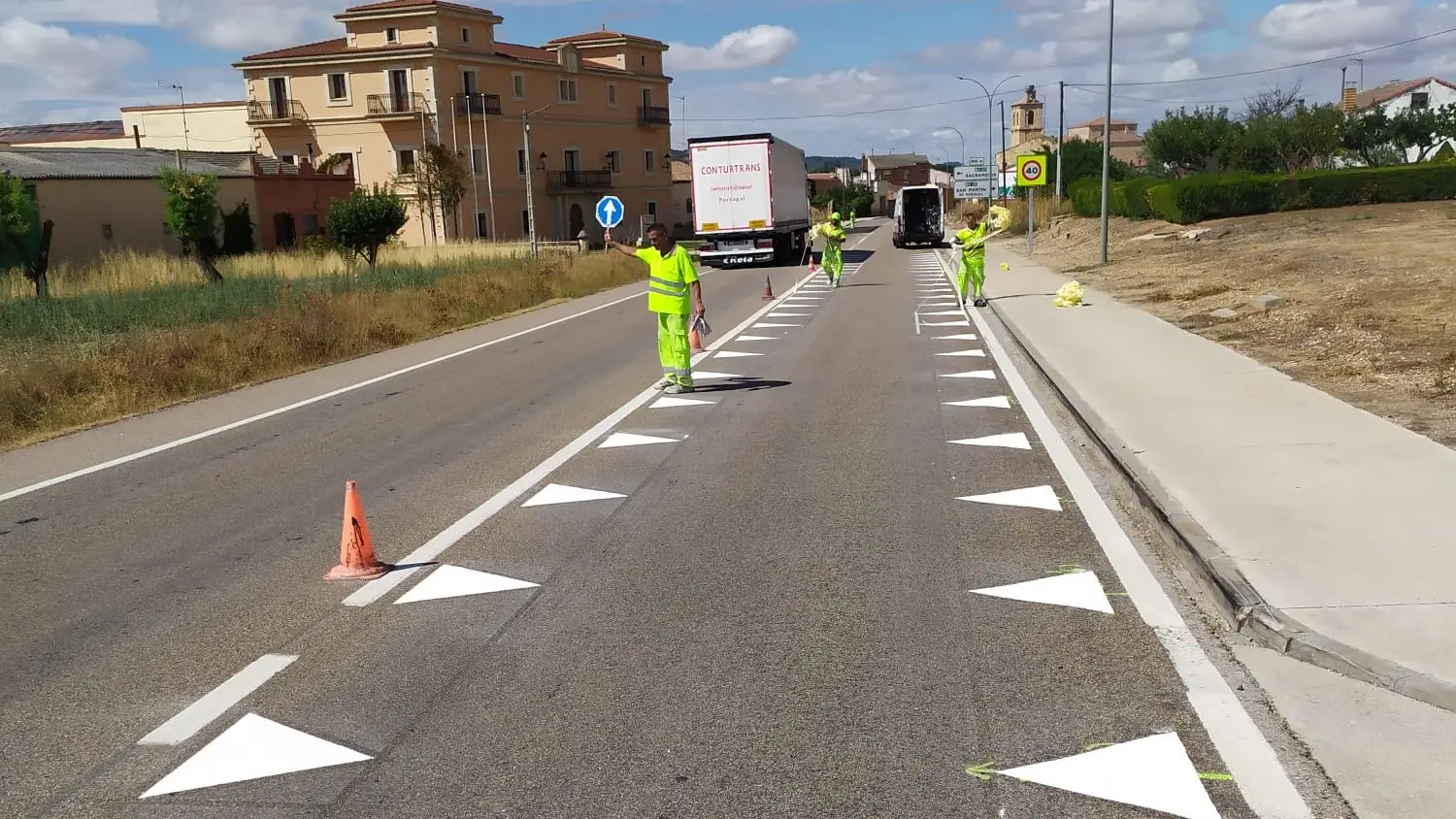 Qu&eacute; significan las nuevas se&ntilde;ales de tr&aacute;fico pintadas en la carretera