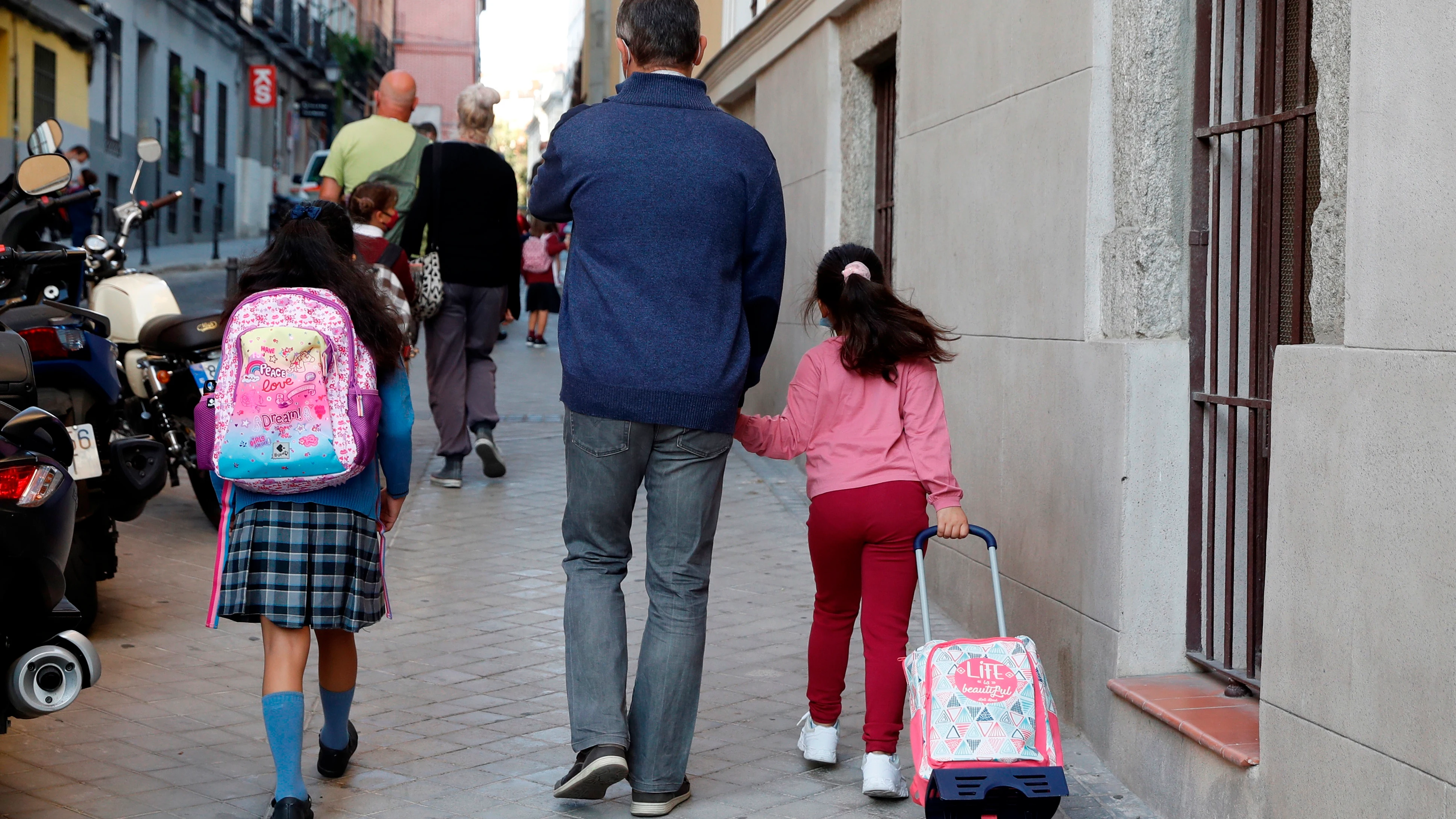 Los alumnos y profesores en contacto estrecho con un positivo no tendrán que guardar cuarentena Los alumnos y profesores en contacto estrecho con un positivo no tendrán que guardar cuarentena