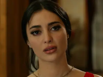 Müjgan planta cara a su respetable padre y elige posicionarse con Yilmaz Müjgan planta cara a su respetable padre y elige posicionarse con Yilmaz