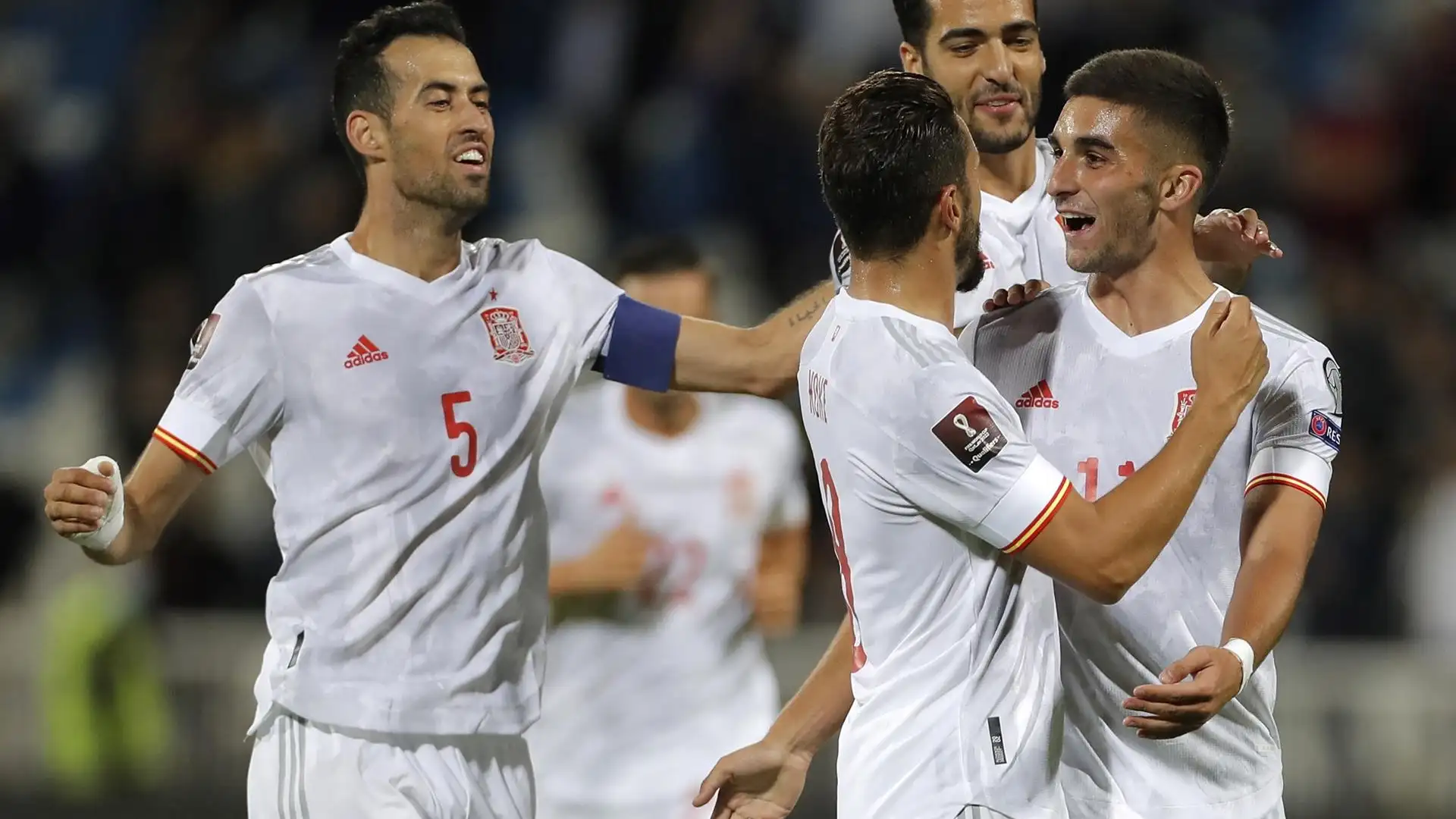 España cumple, gana 0-2 a Kosovo y respira con la derrota de Suecia España cumple, gana 0-2 a Kosovo y respira con la derrota de Suecia