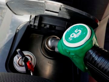 Aumenta el precio de los carburantes y la gasolina alcanza un nuevo máximo desde el verano de 2014 