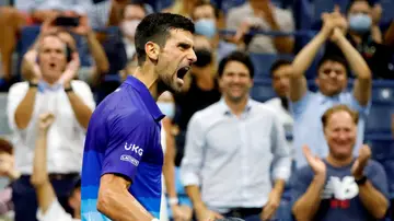 Novak Djokovic celebra un punto ante Matteo Berrettini en las semifinales del US Open Novak Djokovic celebra un punto ante Matteo Berrettini en las semifinales del US Open
