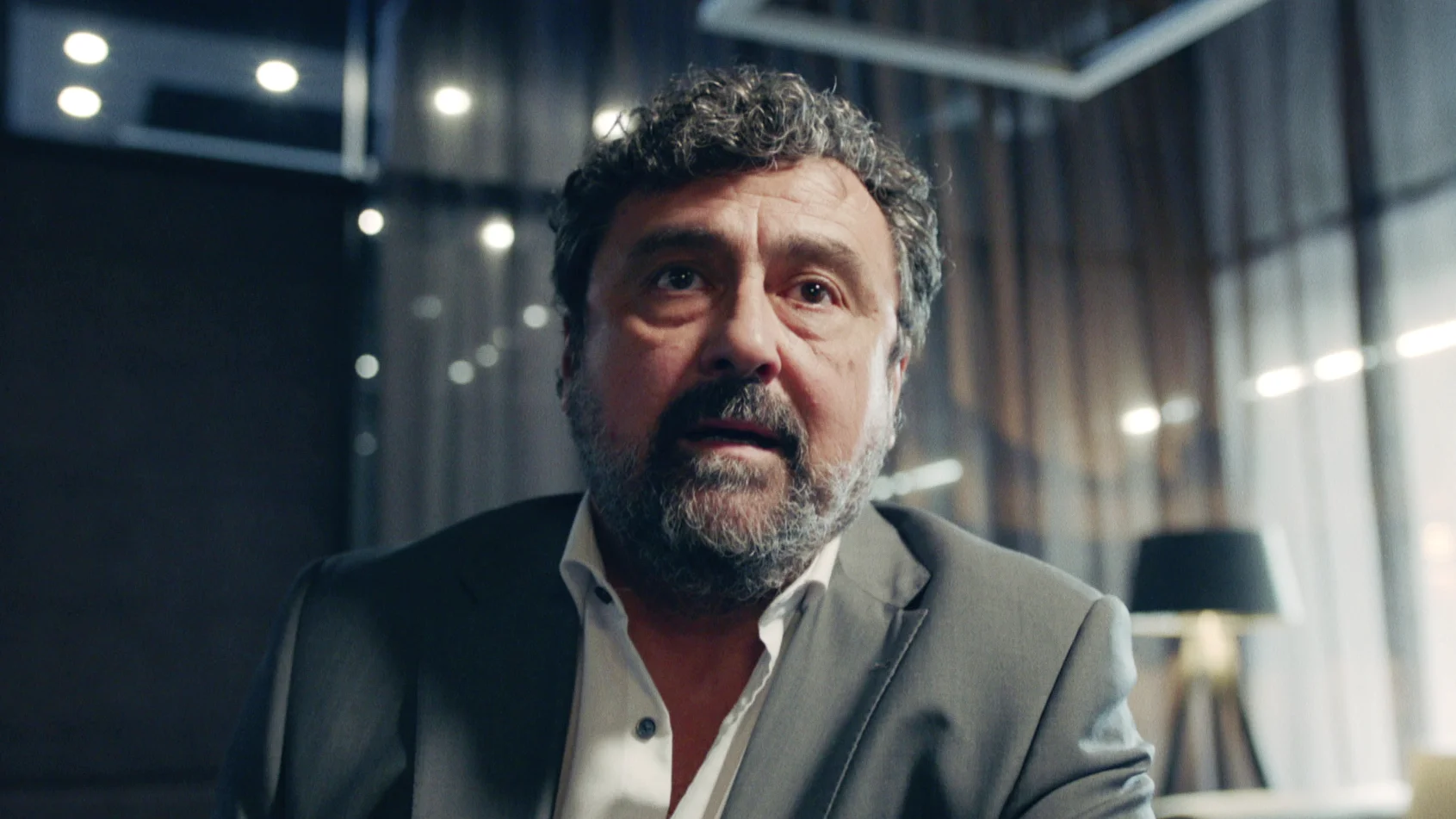 Paco desaf&iacute;a al CNI al autorizar el pago de un rescate para salvar a Mariano