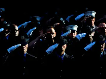 Integrantes del Departamento de Bomberos de Nueva York guardan un minuto de silencio en el 11-S Integrantes del Departamento de Bomberos de Nueva York guardan un minuto de silencio en el 11-S