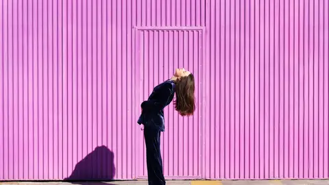 Mujer con traje Mujer con traje