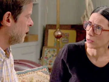 Marcelino, sobrepasado por la culpa, le cuenta toda la verdad a Manolita Marcelino, sobrepasado por la culpa, le cuenta toda la verdad a Manolita