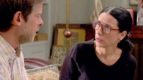 Marcelino, sobrepasado por la culpa, le cuenta toda la verdad a Manolita Marcelino, sobrepasado por la culpa, le cuenta toda la verdad a Manolita