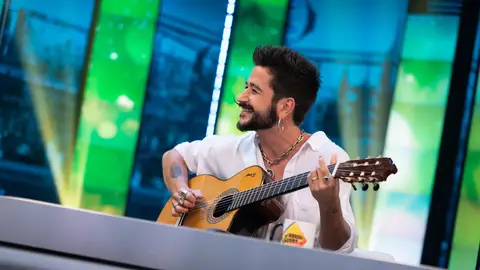 Camilo canta en directo en 'El Hormiguero' Nos sorprende en directo con su música.
