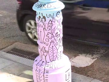 Polémica por la decoración de unas farolas con contenido sexual en Vigo