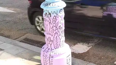 Polémica por la decoración de unas farolas con contenido sexual en Vigo Polémica por la decoración de unas farolas con contenido sexual en Vigo