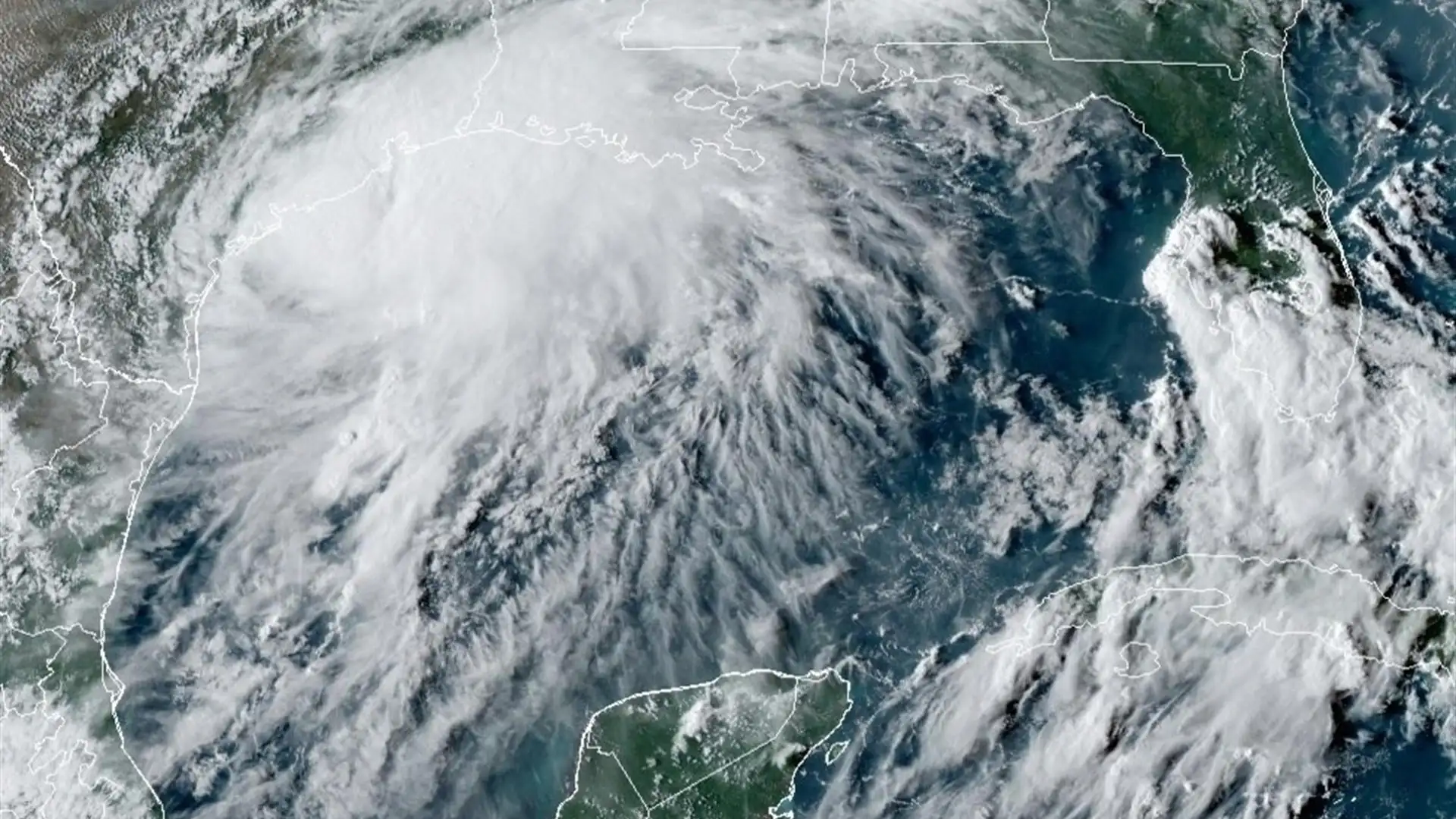 La tormenta Nicholas se convierte en hurac&aacute;n y toca tierra en Texas