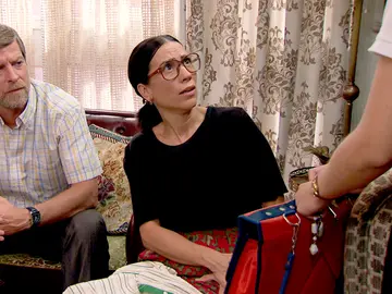 Manolita y Marcelino, muy preocupados por las noticias de Catalina Manolita y Marcelino, muy preocupados por las noticias de Catalina