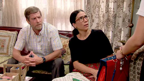 Manolita y Marcelino, muy preocupados por las noticias de Catalina Manolita y Marcelino, muy preocupados por las noticias de Catalina