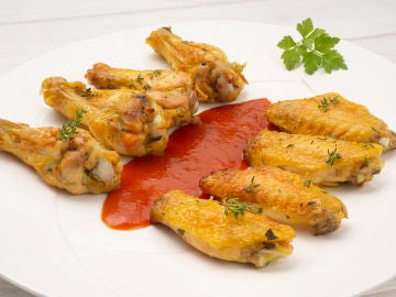 Receta "fácil y sin trabajo", de Karlos Arguiñano: alitas de pollo asadas con albahaca