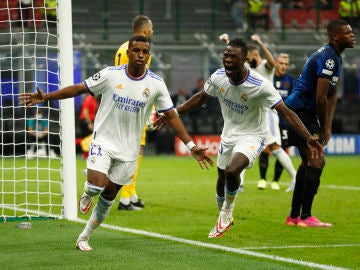 Rodrygo celebra su gol ante el Inter de Milán en San Siro