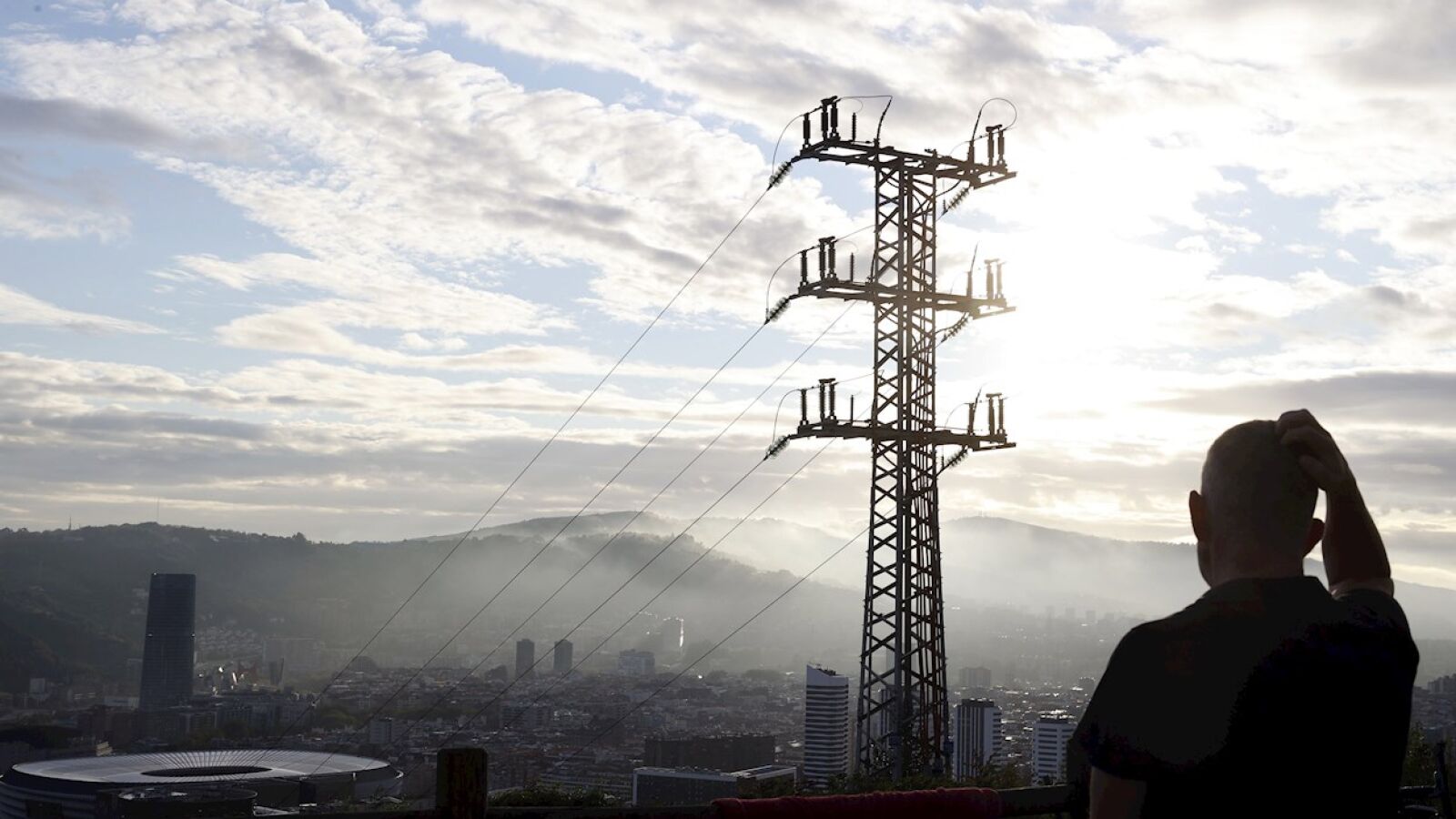 Bruselas advierte que cualquier medida para abaratar el precio de la luz debe cumplir con el marco comunitario