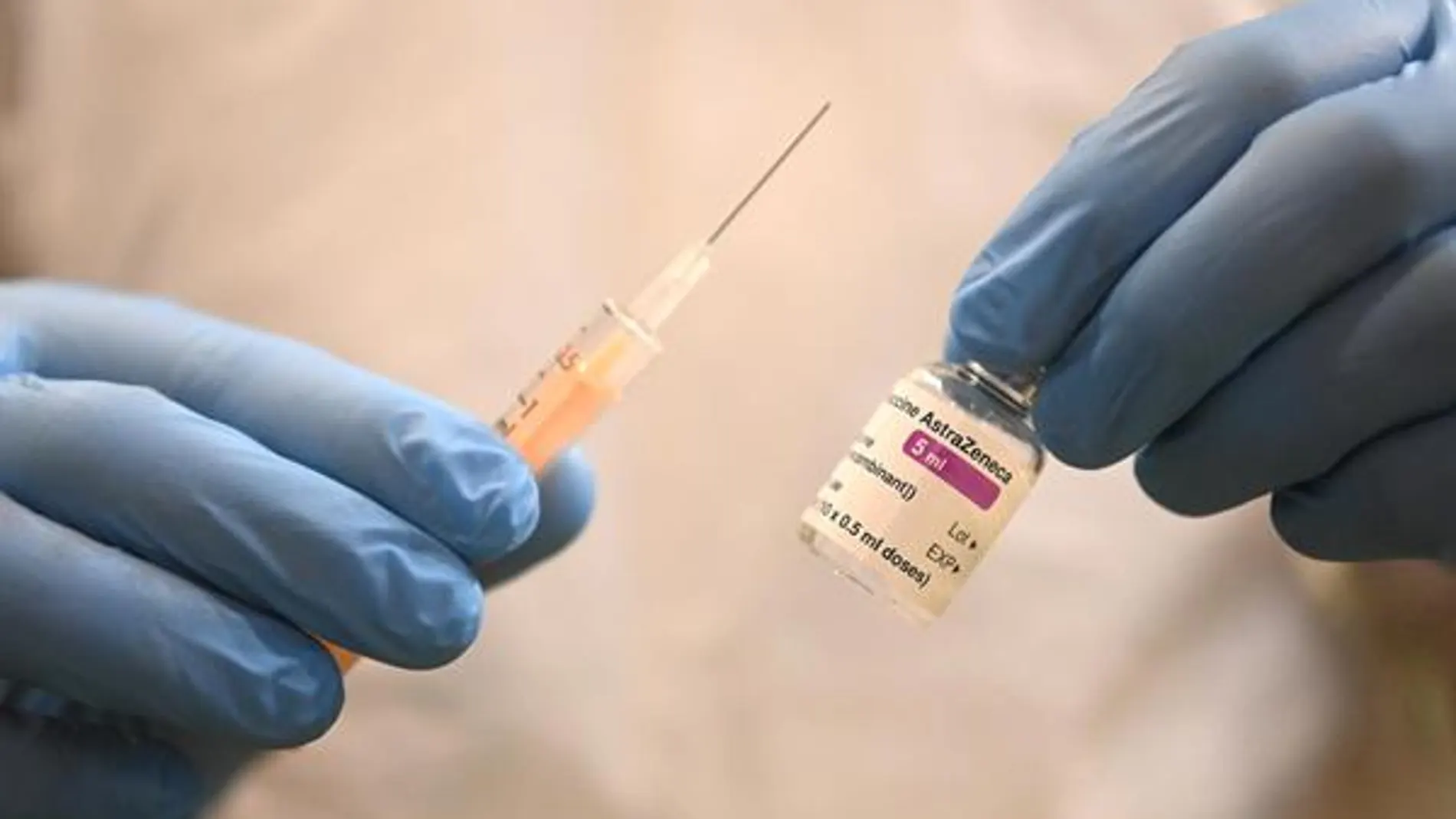 Sanidad estudia administrar la tercera dosis de la vacuna Covid-19 junto a la de la gripe