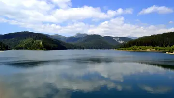 La contaminación del agua en los lagos europeos es mayor de lo que se creía, según un estudio La contaminación del agua en los lagos europeos es mayor de lo que se creía, según un estudio