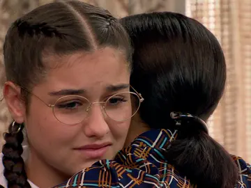 Manolita da la cara por Catalina, ajena a los graves problemas que padece en el colegio Manolita da la cara por Catalina, ajena a los graves problemas que padece en el colegio