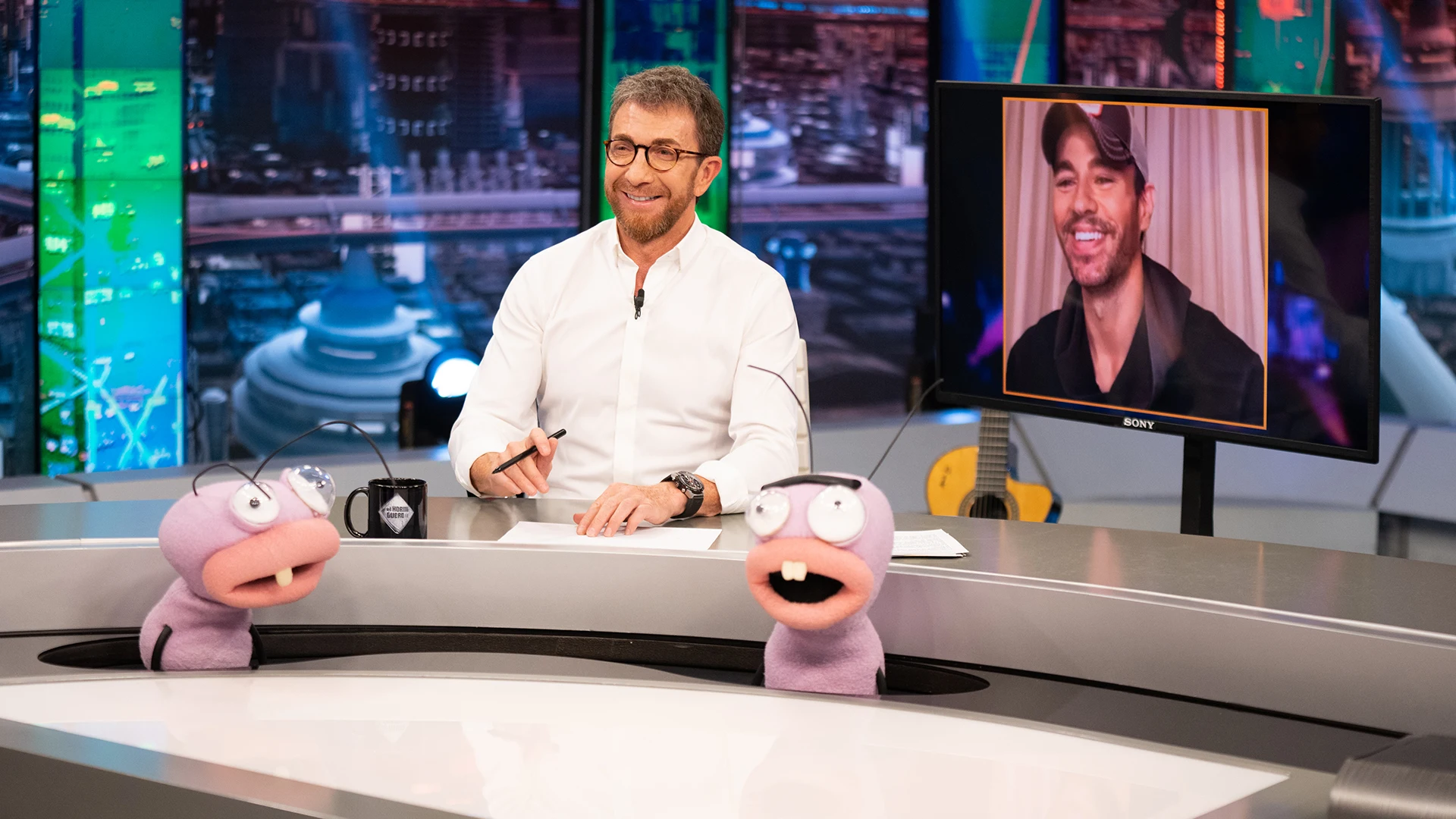 Enrique Iglesias relata la fiesta más loca que ha vivido en la mansión de Playboy