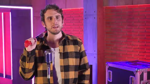 Descubre a Manu Pilas, el leñador de 'Veo cómo cantas': del 'Bella Ciao' a su sueño cumplido en 'Los Miserables' Descubre a Manu Pilas, el leñador de 'Veo cómo cantas': del 'Bella Ciao' a su sueño cumplido en 'Los Miserables'