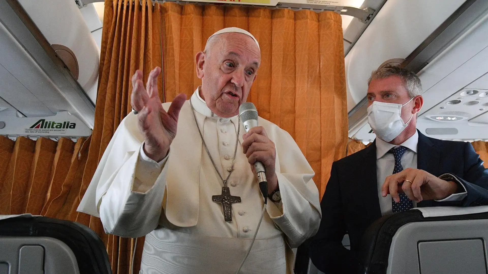 El papa apoya los derechos civiles de los homsexuales pero descarta el matrimonio en la Iglesia El papa apoya los derechos civiles de los homsexuales pero descarta el matrimonio en la Iglesia