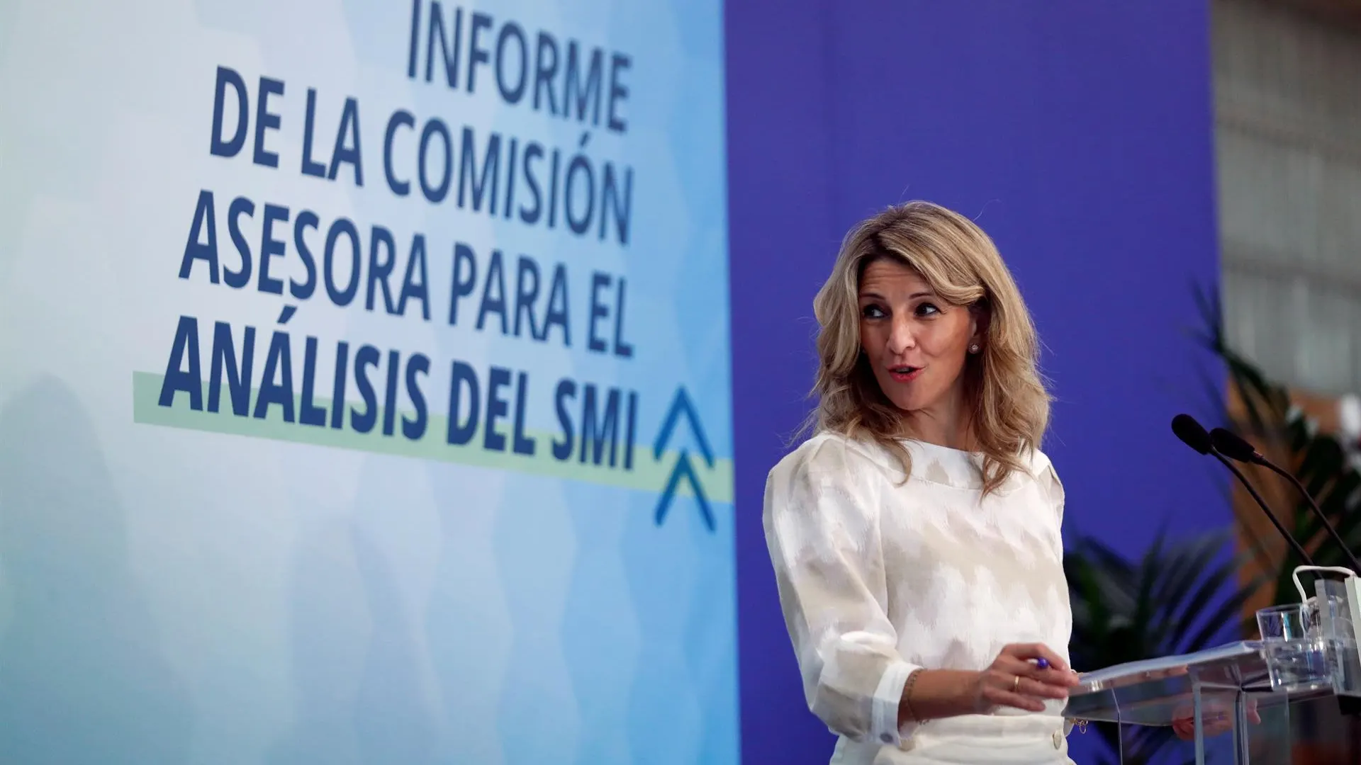 Acuerdo entre Gobierno y sindicatos para subir el salario mínimo 15 euros a partir del 1 de septiembre Acuerdo entre Gobierno y sindicatos para subir el salario mínimo 15 euros a partir del 1 de septiembre