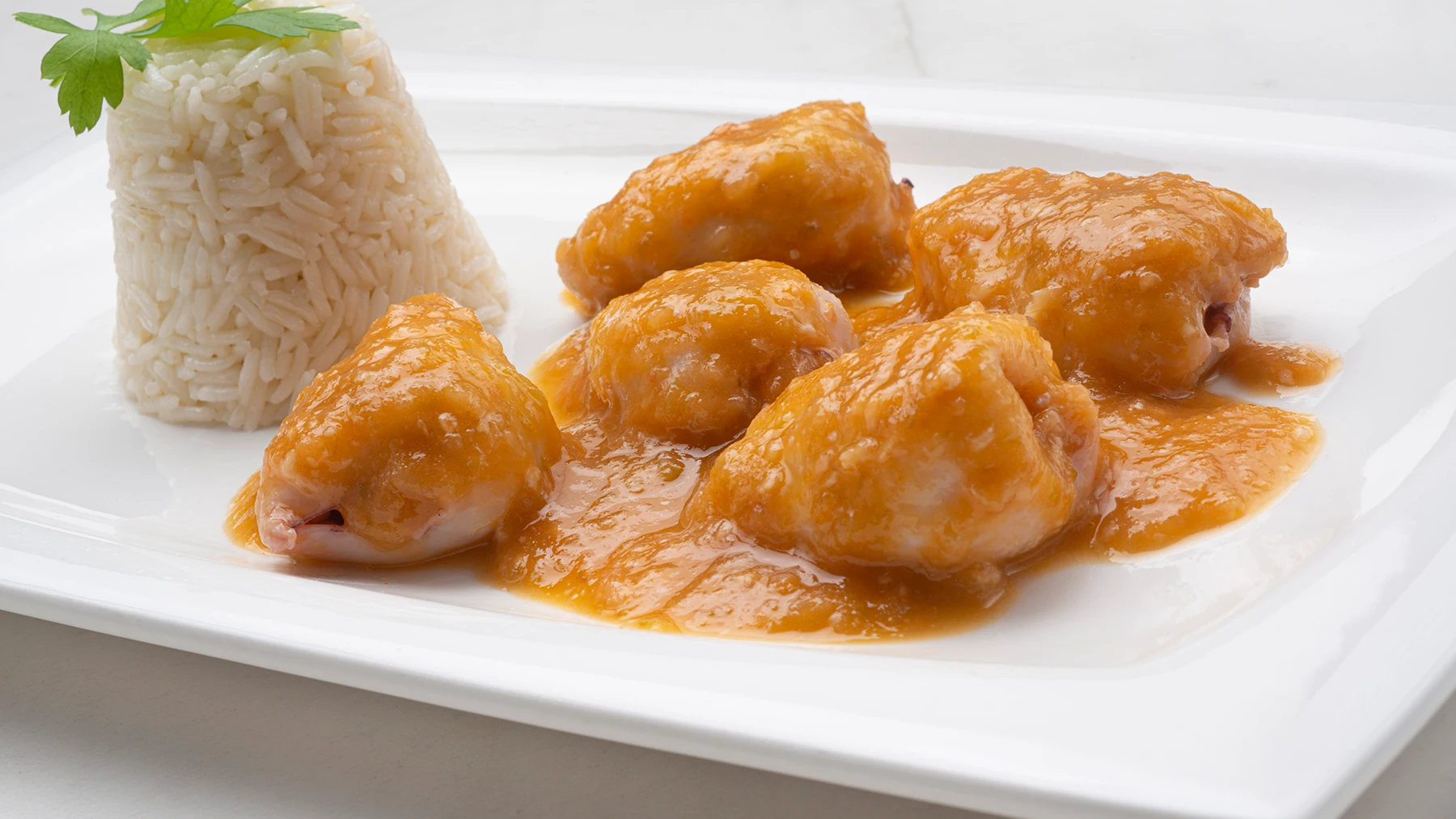 Receta de chipirones en salsa de cebolla con arroz, de Karlos Argui&ntilde;ano