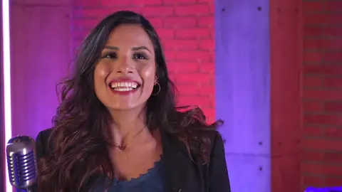 Descubre a Andrea Bayardo, la traductora de 'Veo cómo cantas': “La vida de los musicales me ha traído a España” Descubre a Andrea Bayardo, la traductora de 'Veo cómo cantas': “La vida de los musicales me ha traído a España”