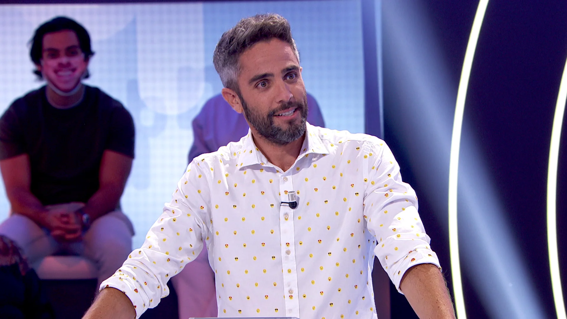 Roberto Leal sorprende con su camisa de emojis: “Esta vez gano a Marco Antonio Roberto Leal sorprende con su camisa de emojis: “Esta vez gano a Marco Antonio