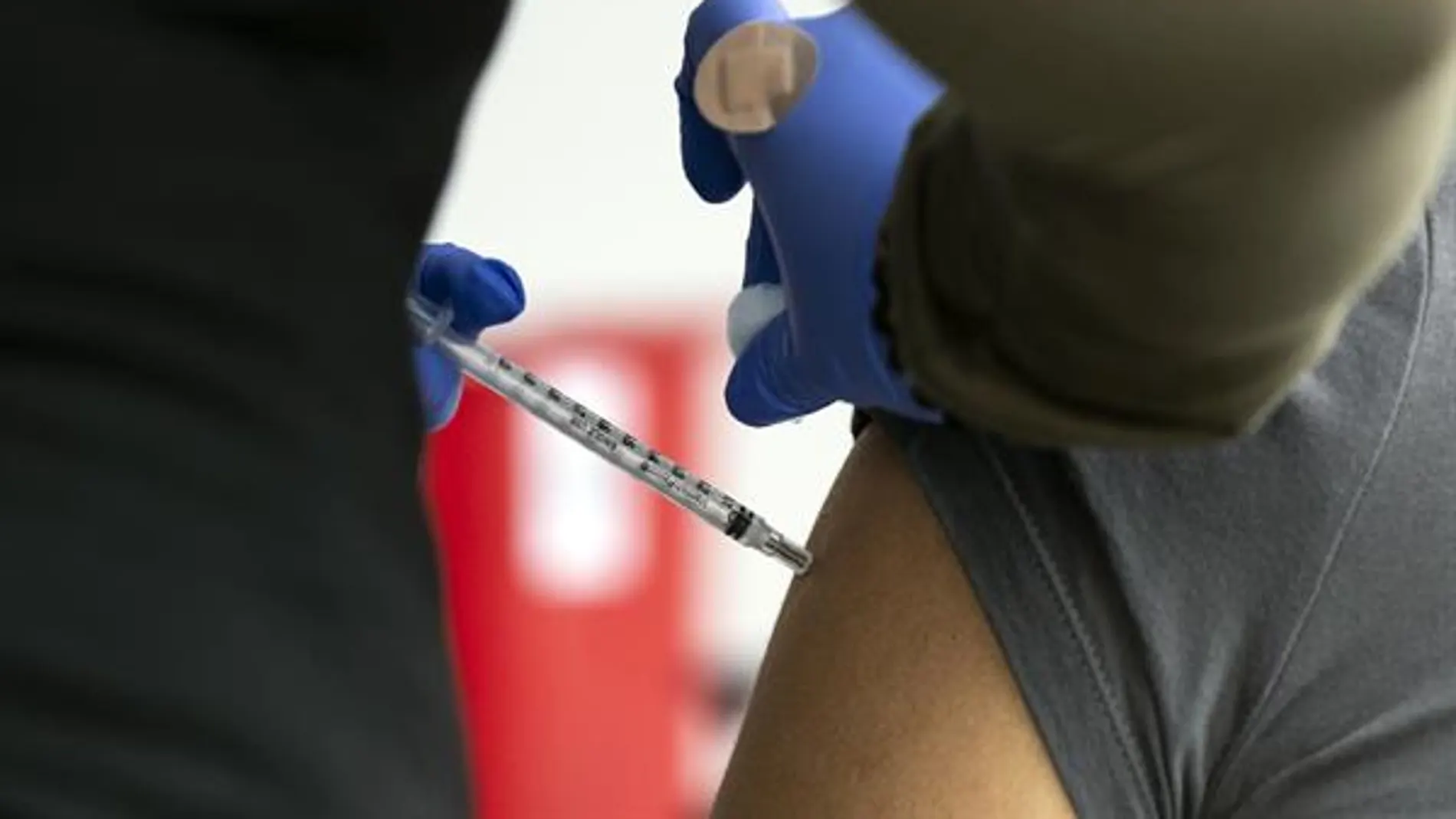300 personas han fallecido tras la vacuna Covid-19, pero la mayoría tenían patologías previas