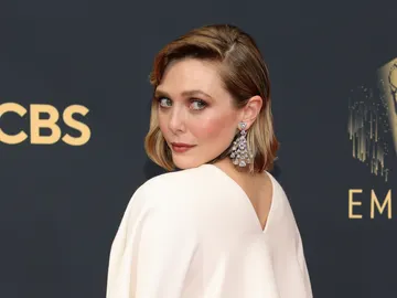 Elizabeth Olsen en la alfombra roja de los Premios Emmy 2021 Elizabeth Olsen en la alfombra roja de los Premios Emmy 2021