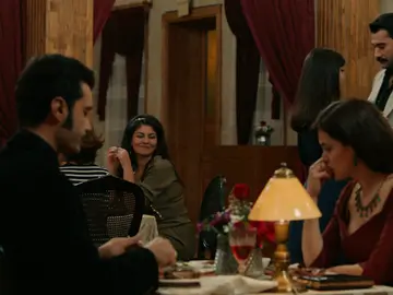 La historia de amor entre Yilmaz y Müjgan avanza ante los ojos de Züleyha La historia de amor entre Yilmaz y Müjgan avanza ante los ojos de Züleyha