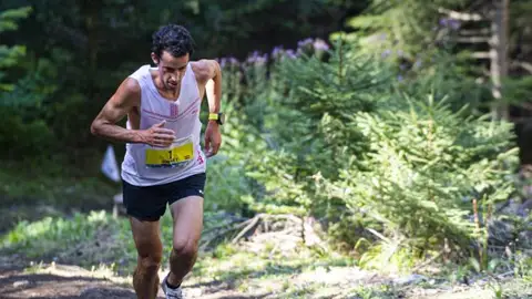 Kilian Jornet competirá de nuevo en la Salomon Ultra Pirineu, una prueba de 100 km y 6.600 metros de desnivel positivo Kilian Jornet competirá de nuevo en la Salomon Ultra Pirineu, una prueba de 100 km y 6.600 metros de desnivel positivo