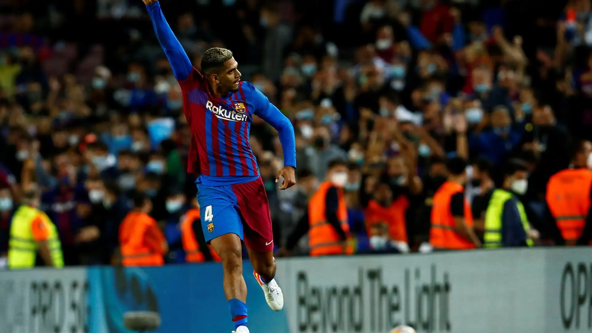Araújo rescata un punto en Liga para el Barcelona contra el Granada en el Camp Nou Araújo rescata un punto en Liga para el Barcelona contra el Granada en el Camp Nou