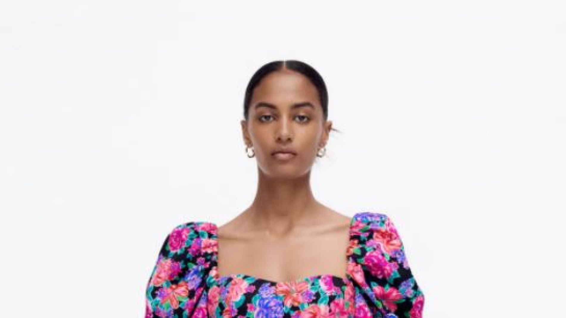 El vestido de flores de menos de 30 euros de Zara con el que dar color