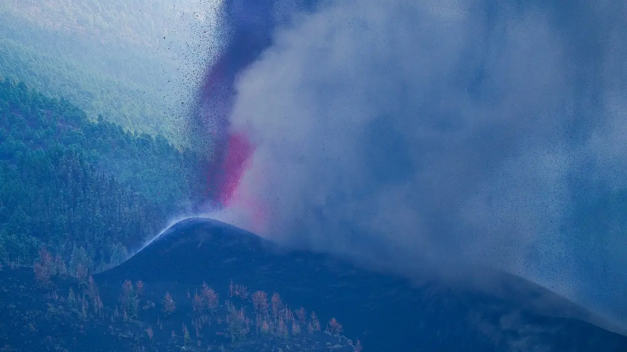 Volcán estromboliano: Qué es, tipos de erupciones, partes, cómo se forma y cómo funcionan los volcanes Volcán estromboliano: Qué es, tipos de erupciones, partes, cómo se forma y cómo funcionan los volcanes