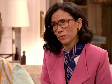 Manolita renuncia a su cargo en Garlo para sorpresa de Carmen Manolita renuncia a su cargo en Garlo para sorpresa de Carmen