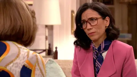 Manolita renuncia a su cargo en Garlo para sorpresa de Carmen Manolita renuncia a su cargo en Garlo para sorpresa de Carmen