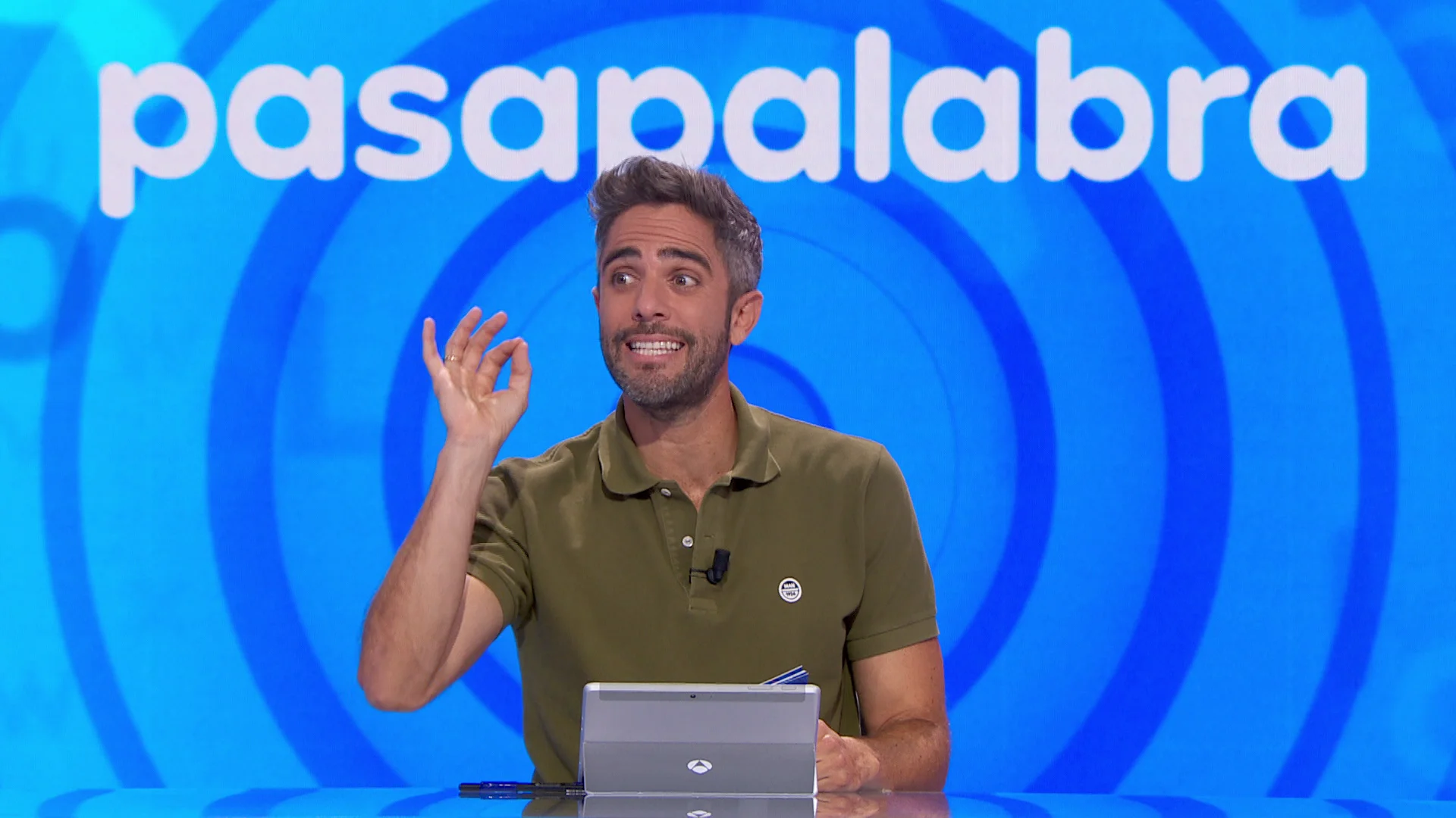 El hilarante momento de Roberto Leal con el ingl&eacute;s: &iexcl;Vaya l&iacute;o monta en &lsquo;La Pista&rsquo;!