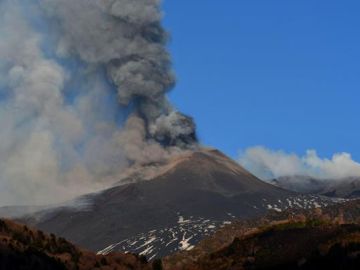 Etna entra en erupción