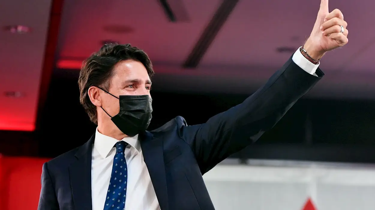 El primer ministro de Canadá y líder del Partido Liberal canadiense, Justin Trudeau, fue registrado este martes, al celebrar la victoria de su partido en las elecciones generales en su país, en Montreal (Quebec, Canadá). El primer ministro de Canadá y líder del Partido Liberal canadiense, Justin Trudeau, fue registrado este martes, al celebrar la victoria de su partido en las elecciones generales en su país, en Montreal (Quebec, Canadá).
